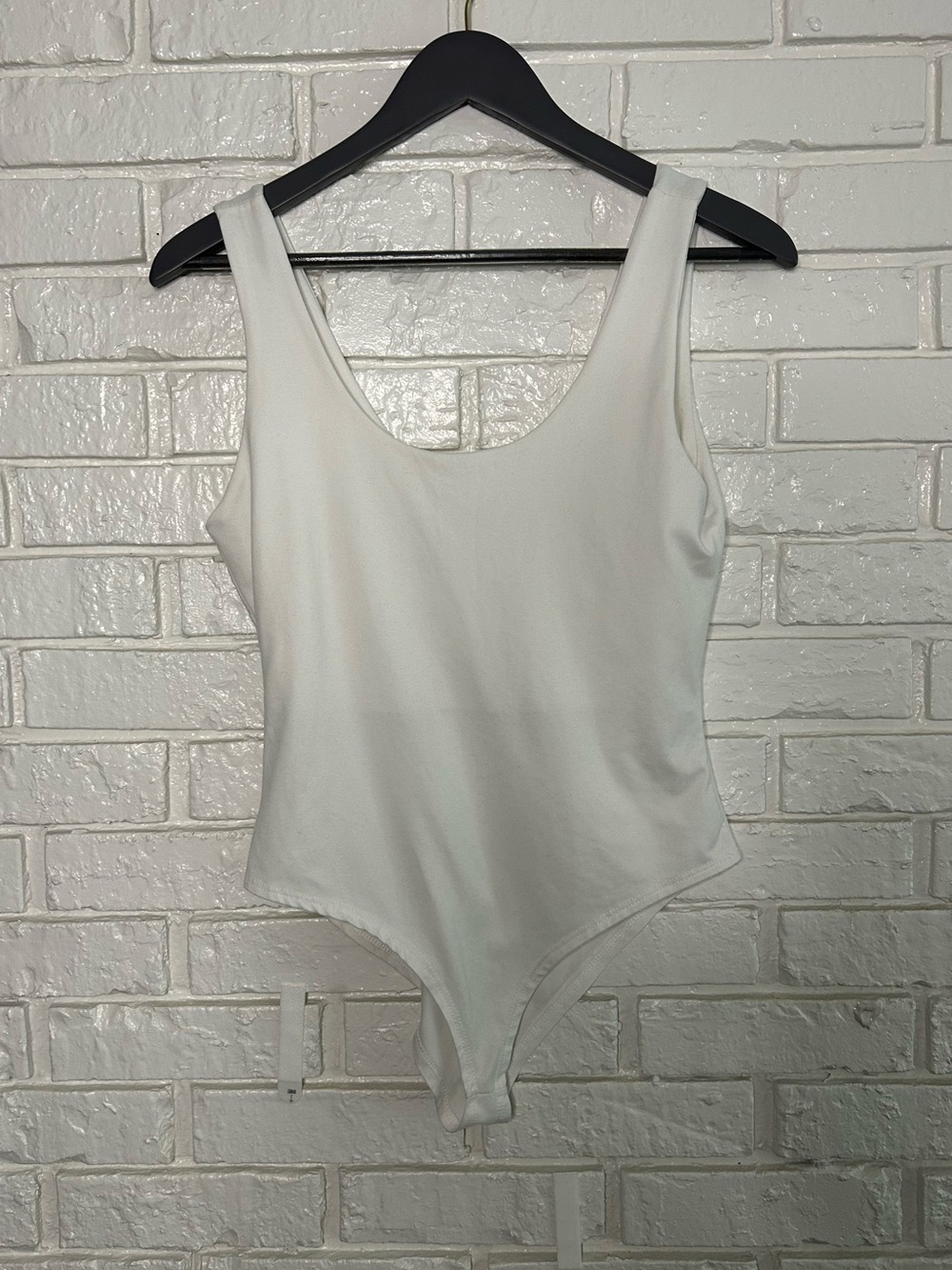 Simple White Scoop Neck Bodysuit Medium